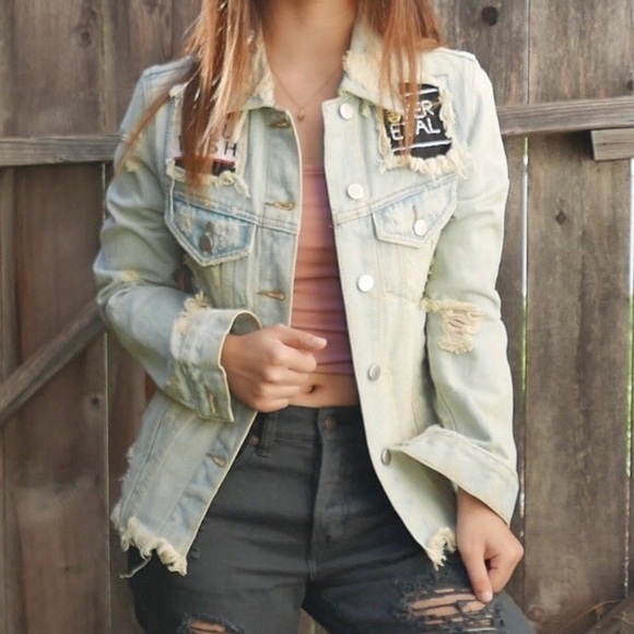 UNIF Fornever Light-Wash Denim Jacket - Picture 3 of 8